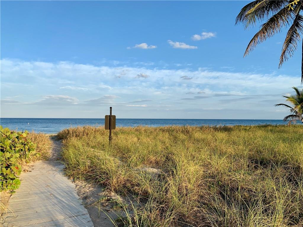 17 Cayuga Road Sea Ranch Lakes, FL 33308 - Photo 24 of 25 Private Beach