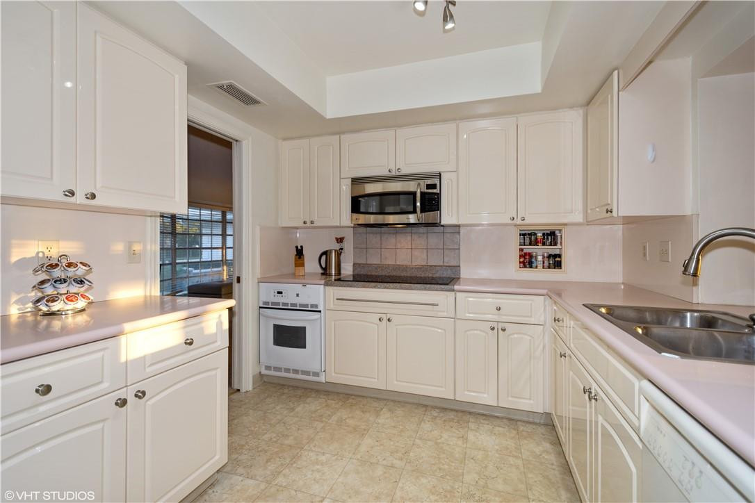 17 Cayuga Road Sea Ranch Lakes, FL 33308 - Photo 9 of 25 Photo 9