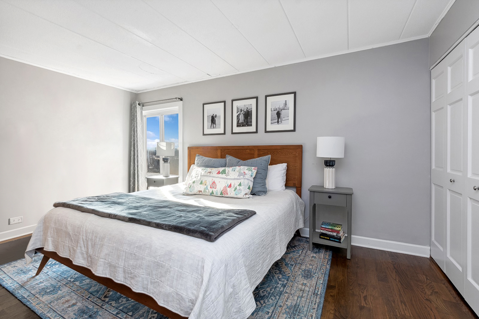 2333 North Geneva Terrace, Unit 6D Chicago, IL 60614 - Photo 9 of 15 a bedroom with a bed and a night stand