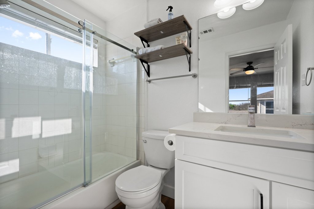 173 Decker Kyle, TX 78640 - Photo 17 of 37 Primary Bathroom with large walk in closet.