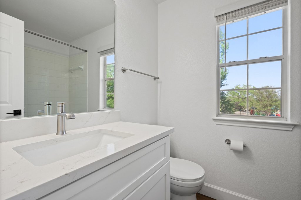 173 Decker Kyle, TX 78640 - Photo 18 of 37 Full Bathroom Upstairs.