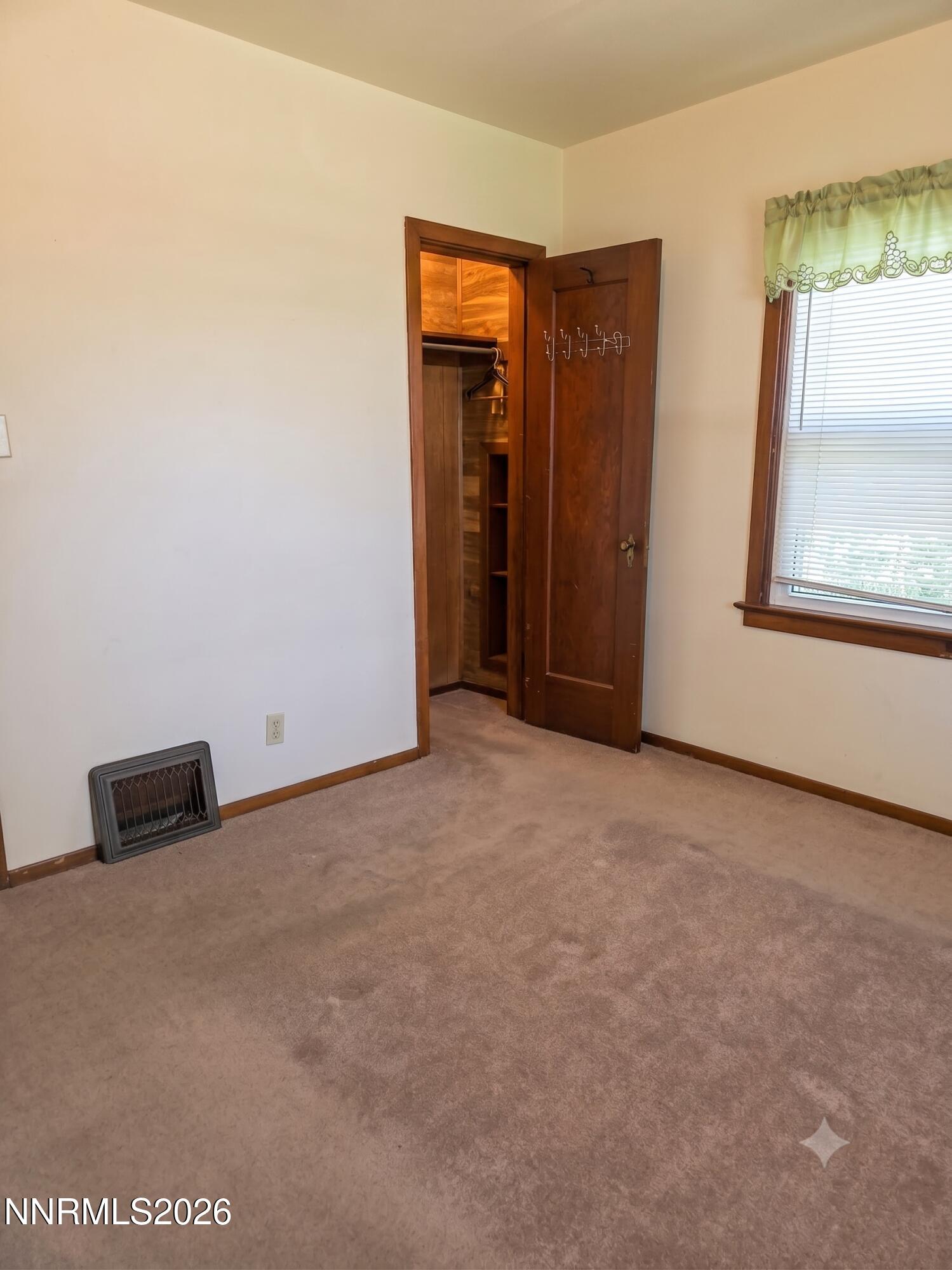549 Wonder Street Reno, NV 89502 - Photo 17 of 22 2nd room