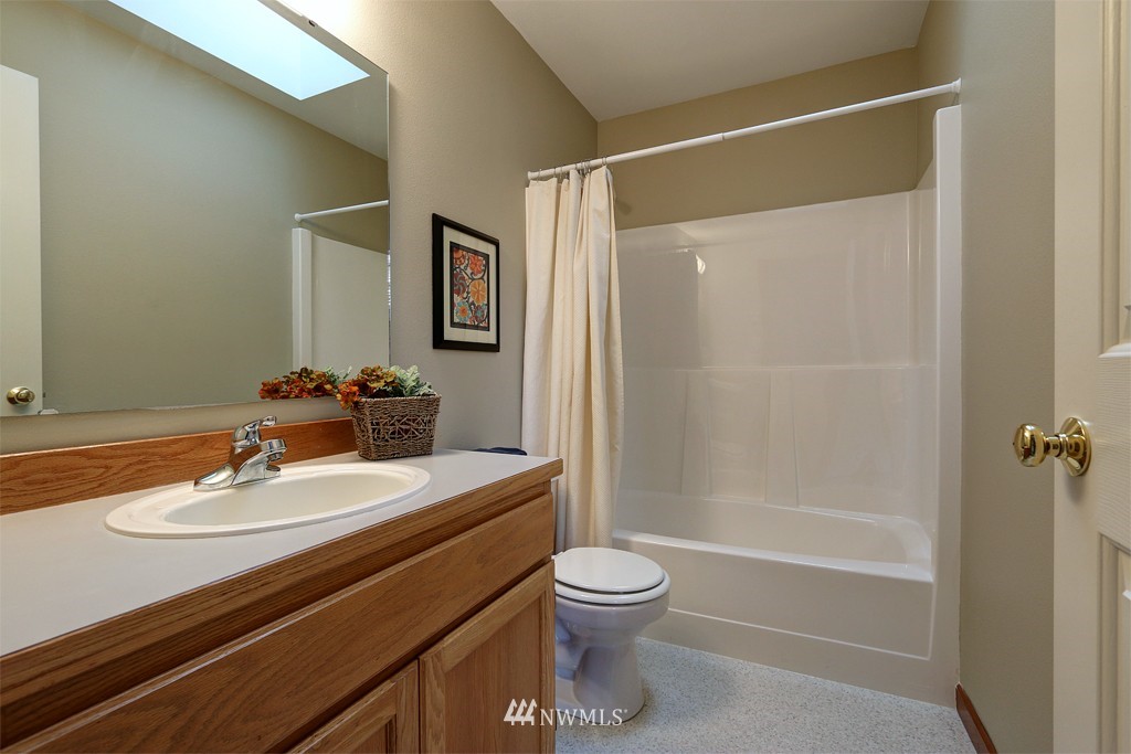 16400 Thorpe Road Northeast Poulsbo, WA 98370 - Photo 13 of 23 Gallery Image 13