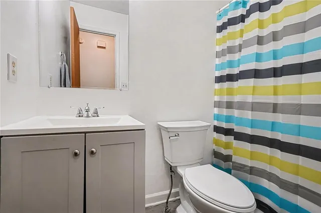 a view of a livingroom with furniture