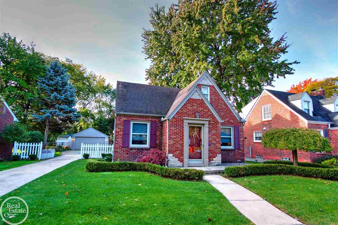 1875 Oxford Road Grosse Pointe, MI 48236 - Photo 1 of 1 31307011.JPG
