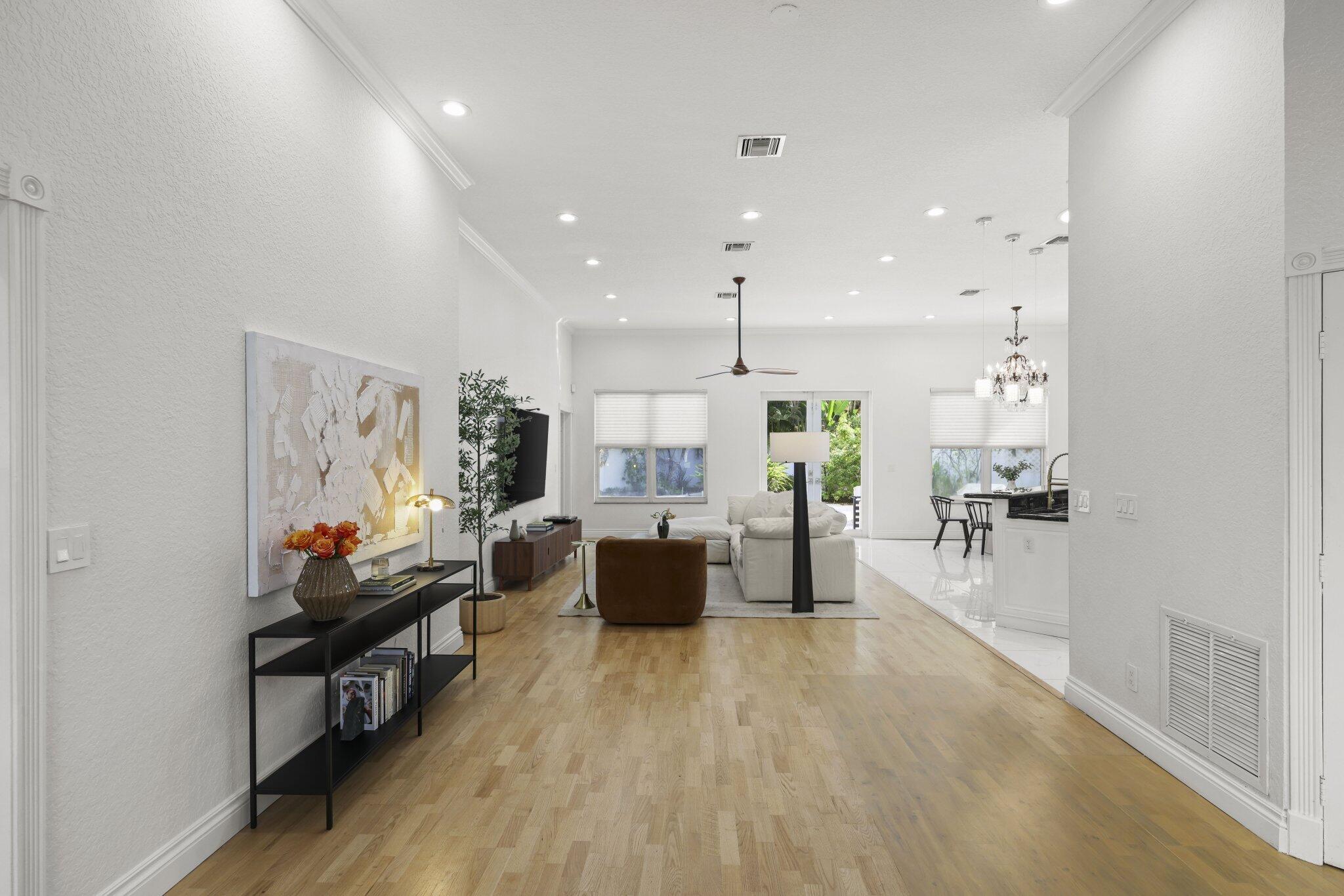 201 Northeast 4th Street Boca Raton, FL 33432 - Photo 6 of 47 Living Area