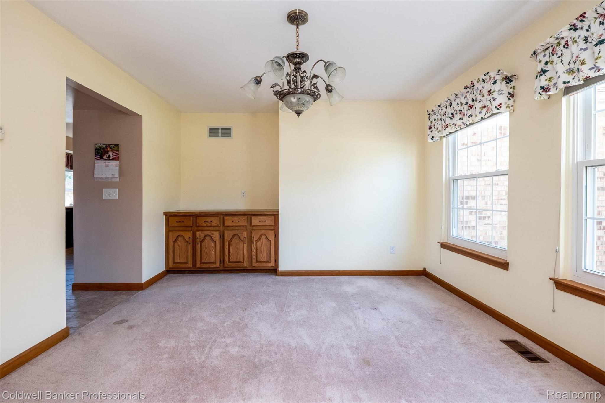 45686 Radnor Road Canton, MI 48187 - Photo 8 of 22 45686 Radnor Rd (21 of 47).jpg