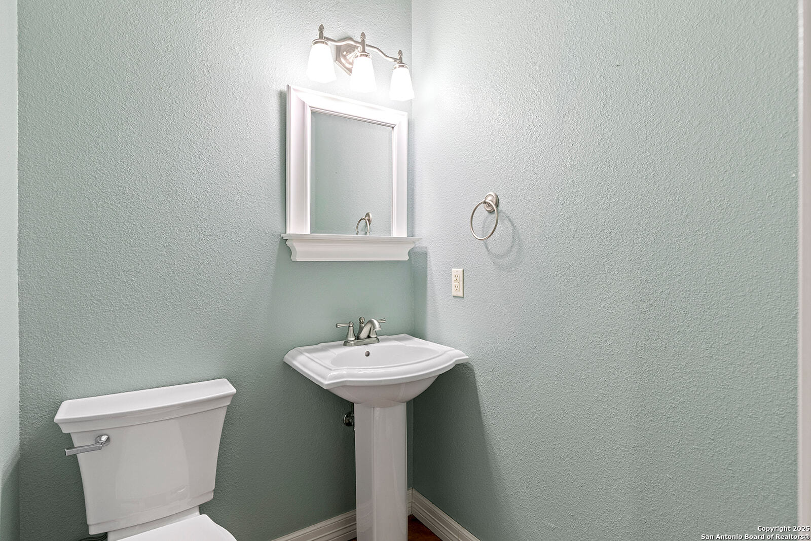 632 Copper Rim Spring Branch, TX 78070 - Photo 36 of 45 a bathroom with a sink a mirror and toilet
