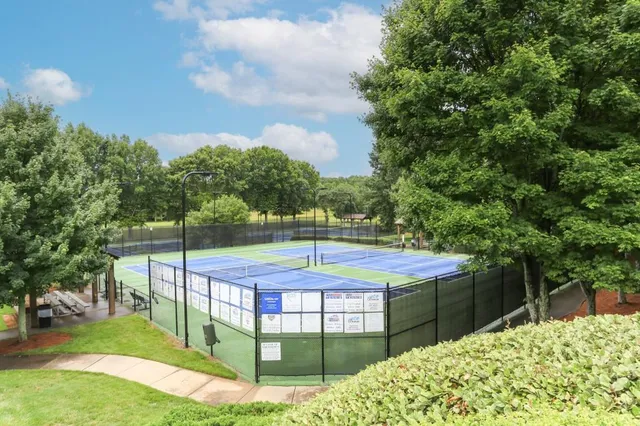 a sign that is sitting on a brick wall