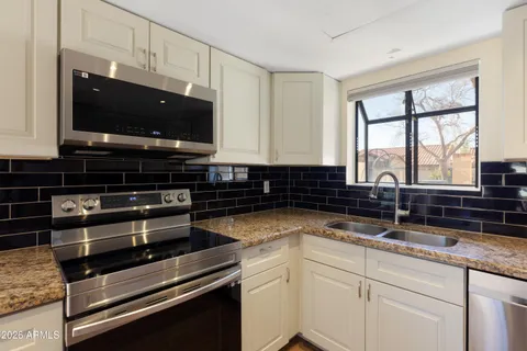 $375,000 | 5210 East Coronado Circle, Phoenix, AZ 85044