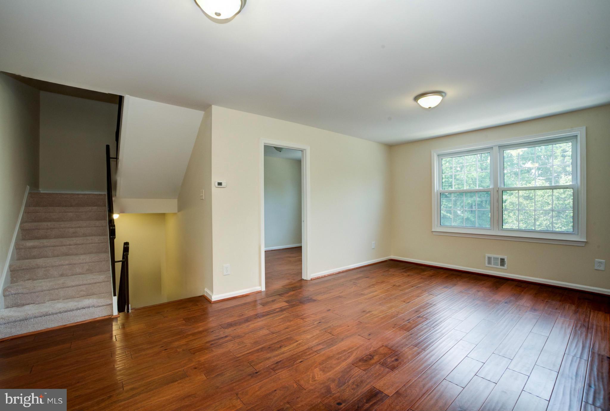 4225 Buckman Road Alexandria, VA 22309 - Photo 4 of 27 Living Room