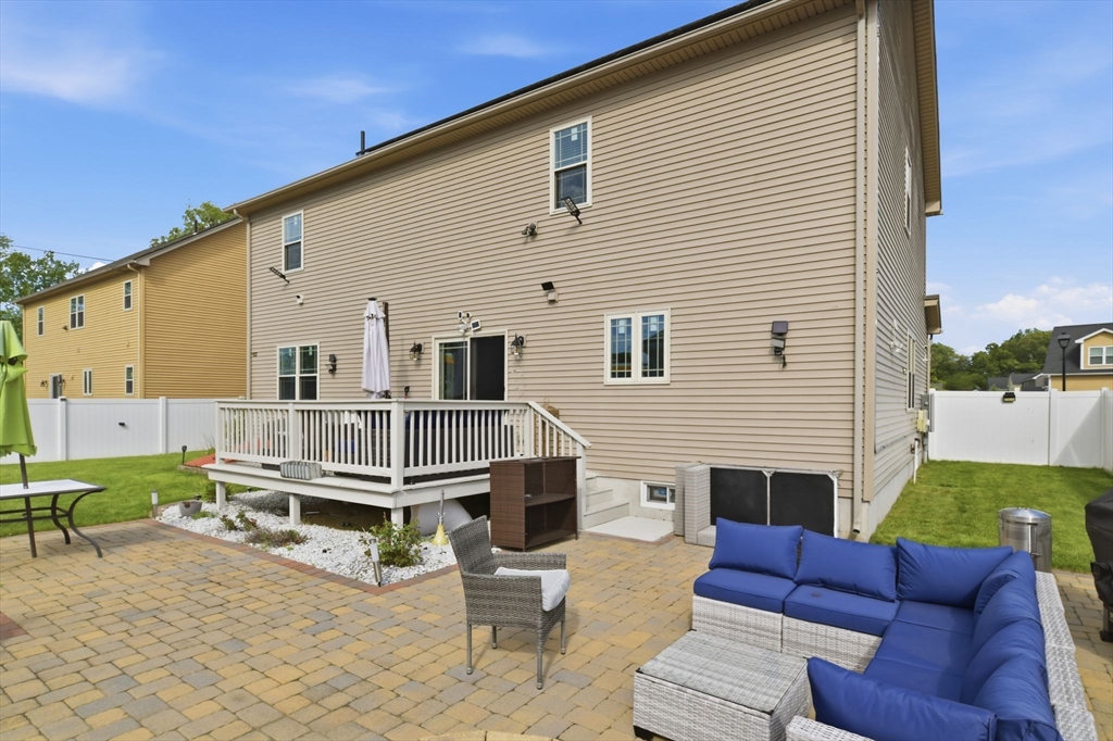 11 Elaine Circle Springfield, MA 01109 - Photo 6 of 39