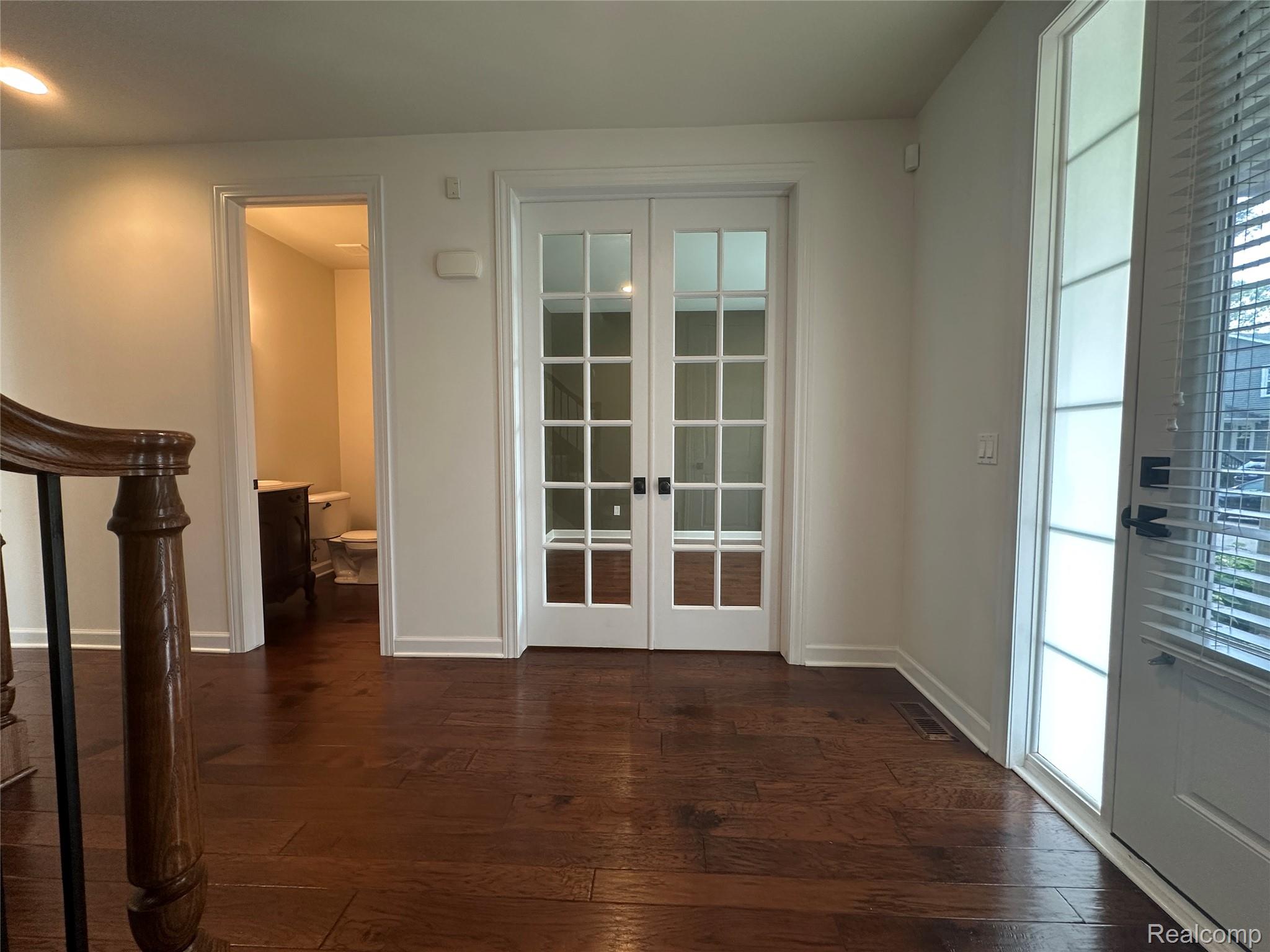 1555 Ruffner Avenue Birmingham, MI 48009 - Photo 5 of 48 Foyer & Library