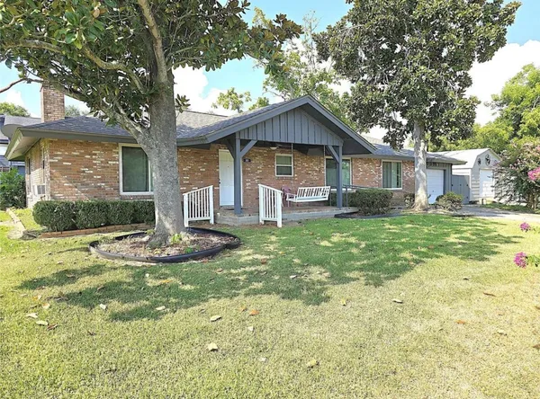 $195,000 | 30 North Terrace Drive, Point Blank, TX 77364