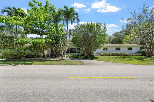 $2,000,000 | 7800 Southwest 132nd Street, Pinecrest, FL 33156