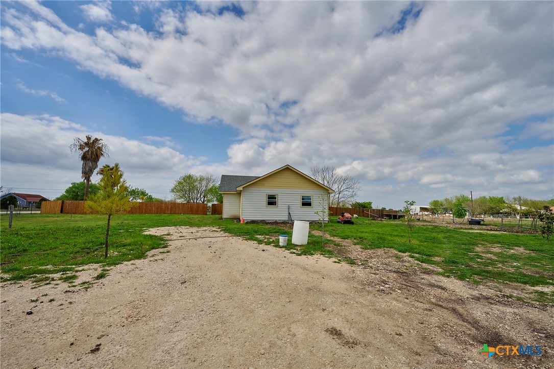 1085 Garrett Trail Maxwell, TX 78656 - Photo 24 of 46