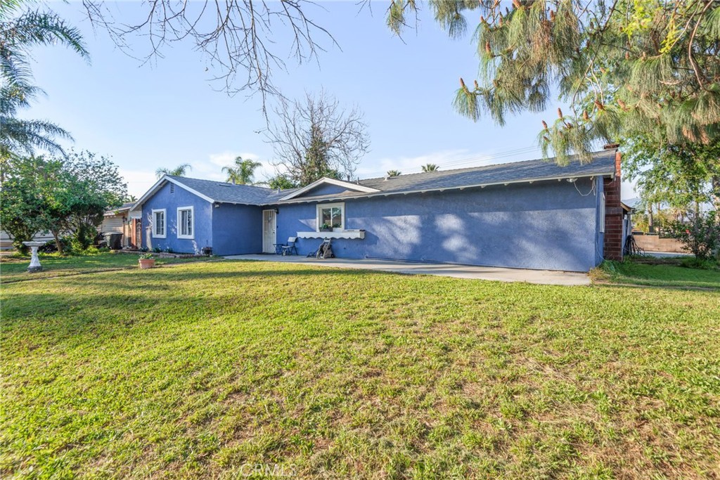 19450 Woodhill Street Rialto, CA 92376 - Photo 4 of 54