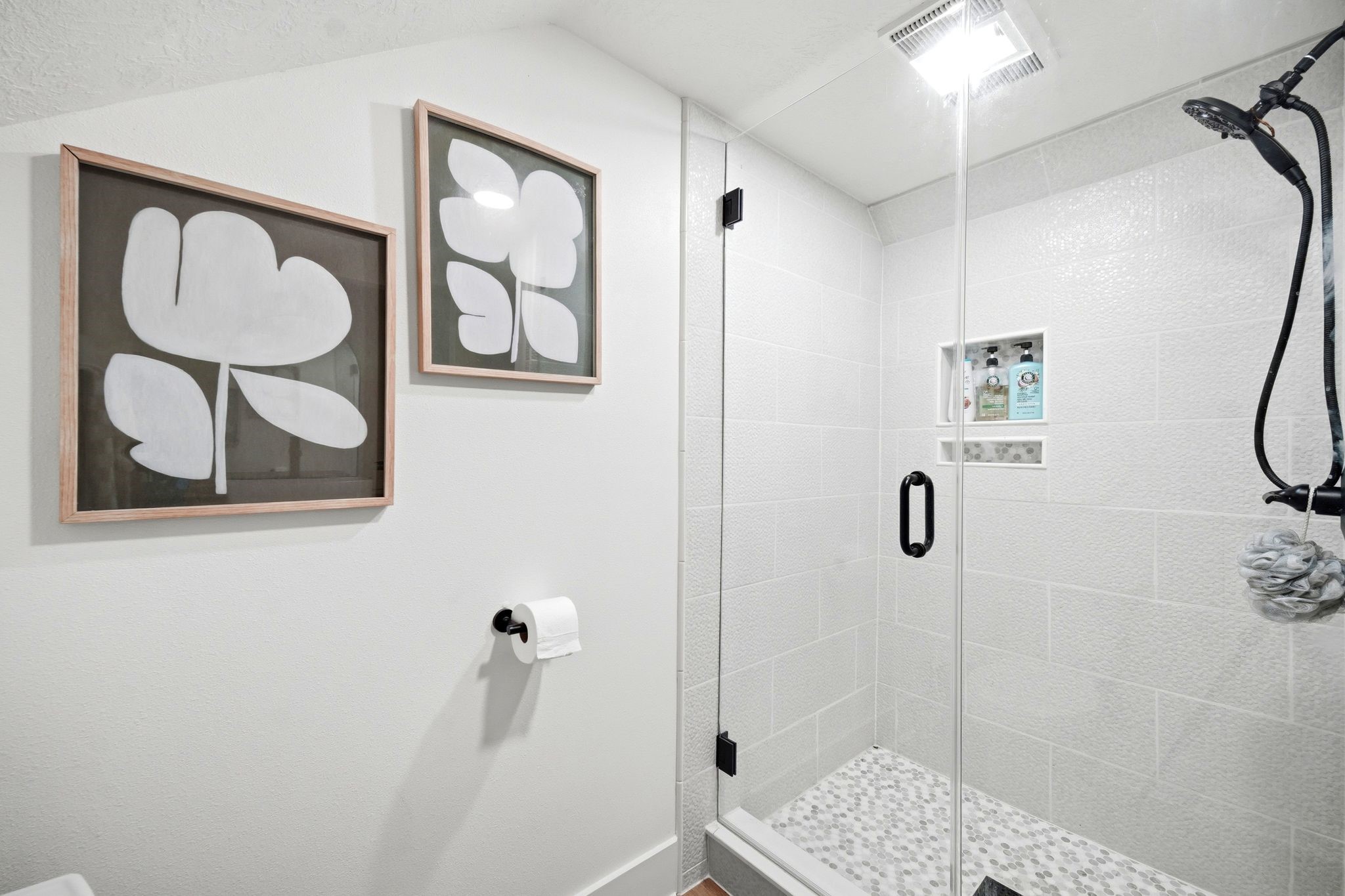 11375 Best Road Beaumont, TX 77713 - Photo 38 of 49 Garage apartment full bathroom.