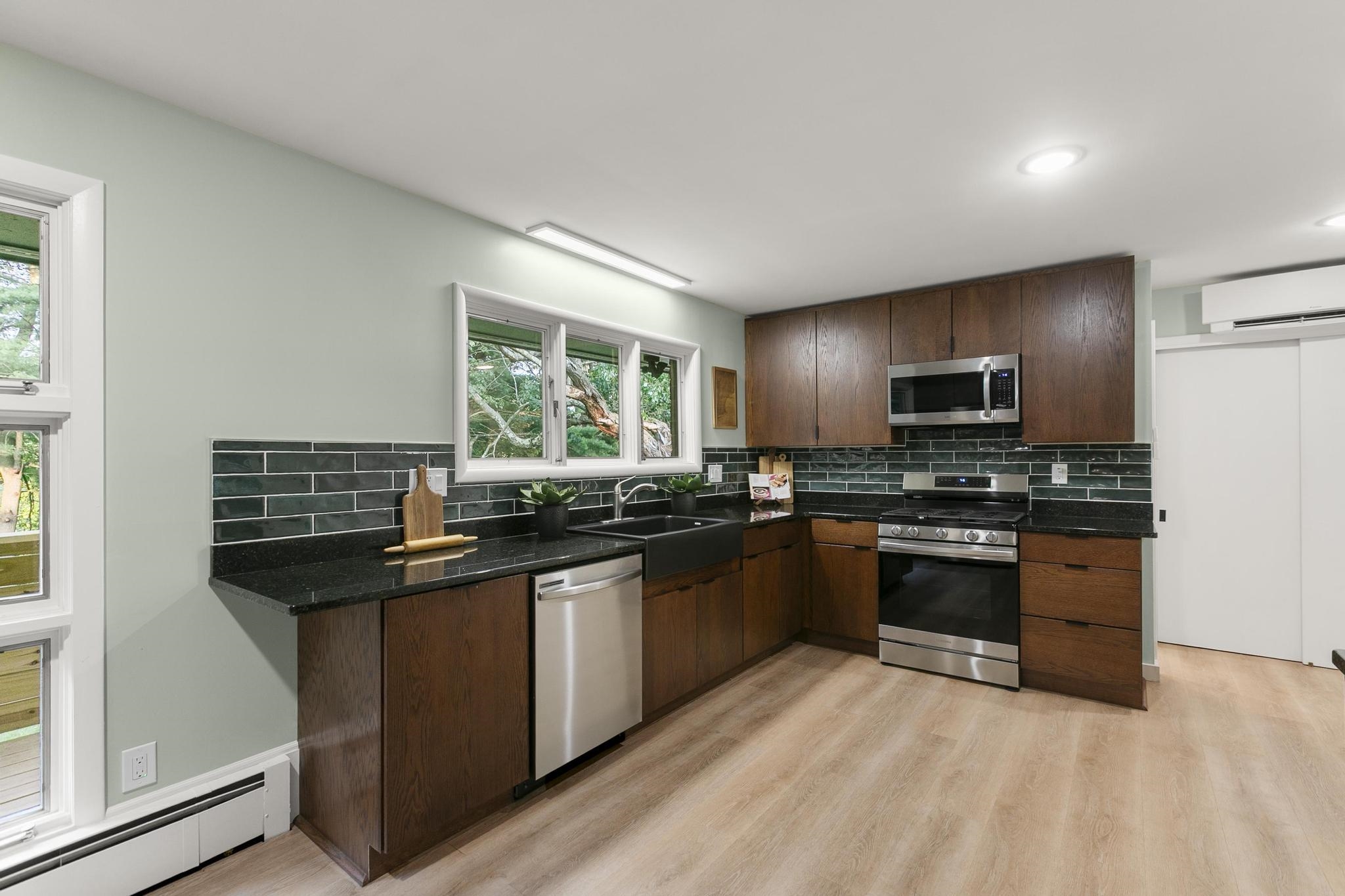 1239 Union Street Manchester, NH 03104 - Photo 10 of 53 Gallery Image 10