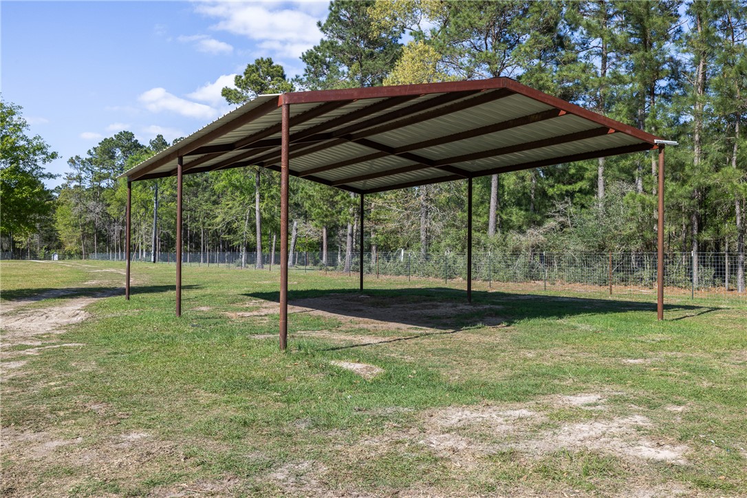 5890 Magan Road Navasota, TX 77868 - Photo 14 of 33 a backyard of a house with lots of green space