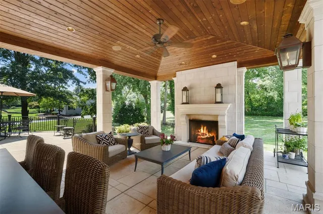 $2,279,000 | 2409 North Ballas Road, Town and Country, MO 63131