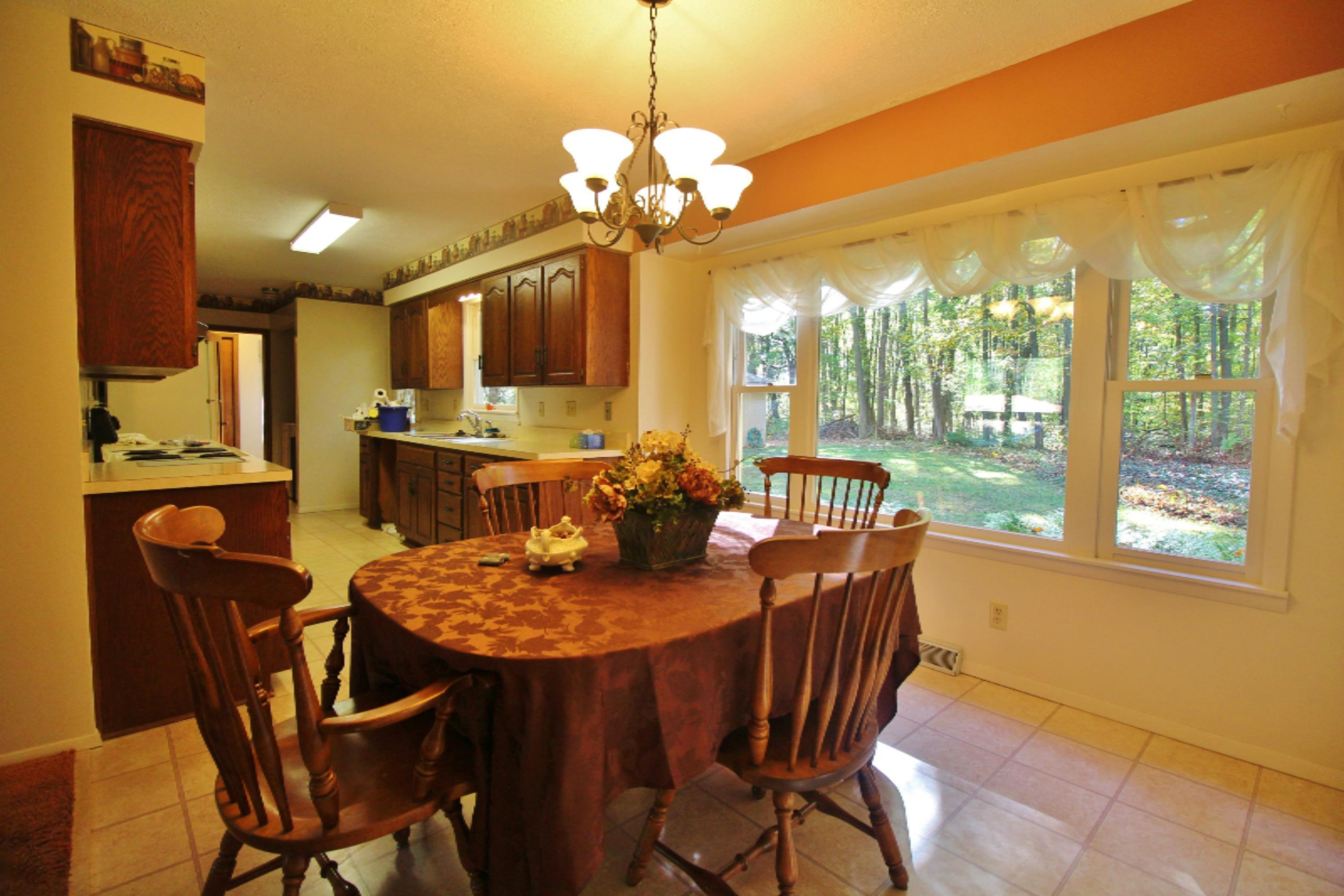 8072 Chapel Road Niles, MI 49120 - Photo 4 of 25 Dining area