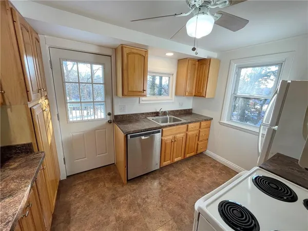 $1,250 | 900 Perry Highway, Pittsburgh, PA 15229