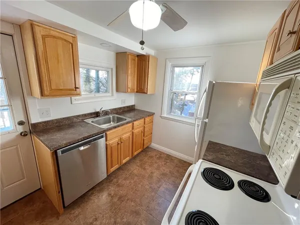 $1,250 | 900 Perry Highway, Pittsburgh, PA 15229