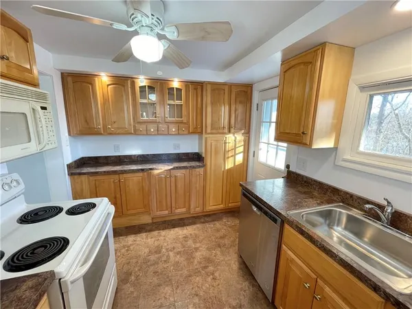 $1,250 | 900 Perry Highway, Pittsburgh, PA 15229