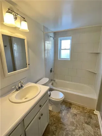 $1,250 | 900 Perry Highway, Pittsburgh, PA 15229