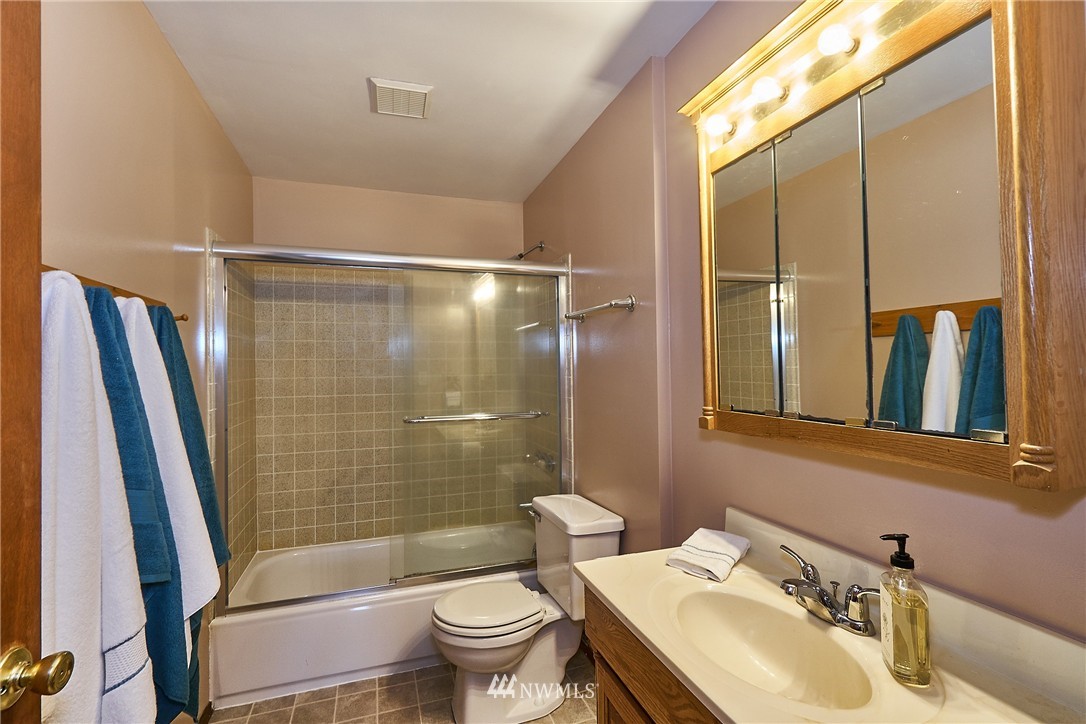 18405 Southeast 128th Street Renton, WA 98059 - Photo 12 of 24