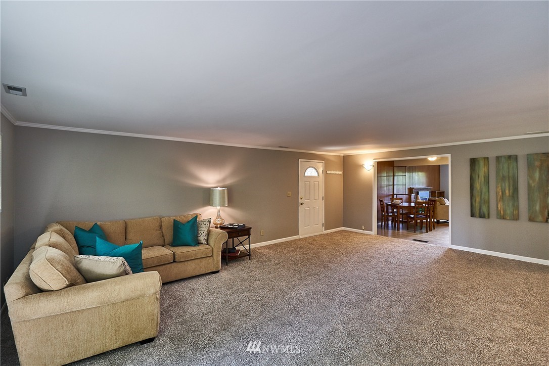 18405 Southeast 128th Street Renton, WA 98059 - Photo 4 of 24
