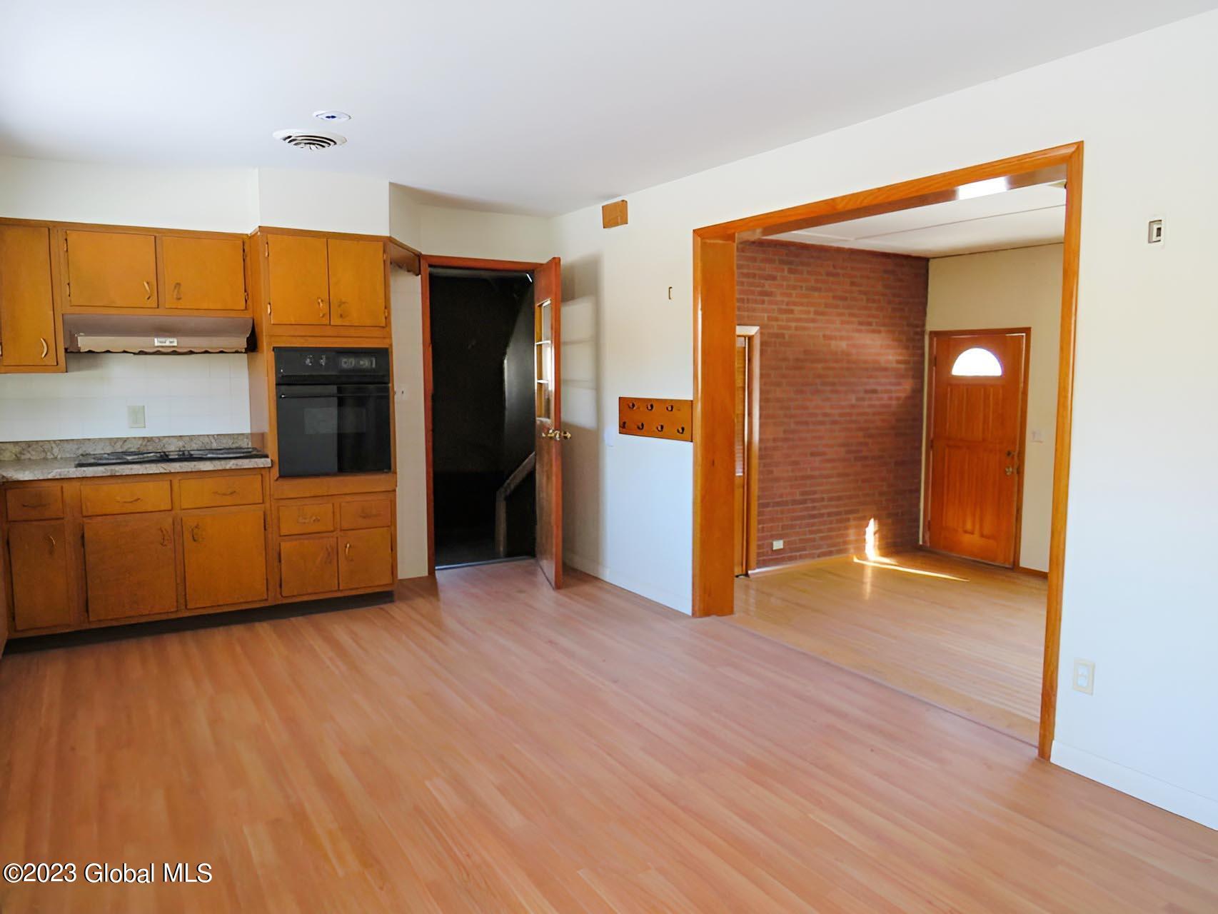 1709 River Road Coeymans, NY 12158 - Photo 16 of 27 1709 River Kit LR 2