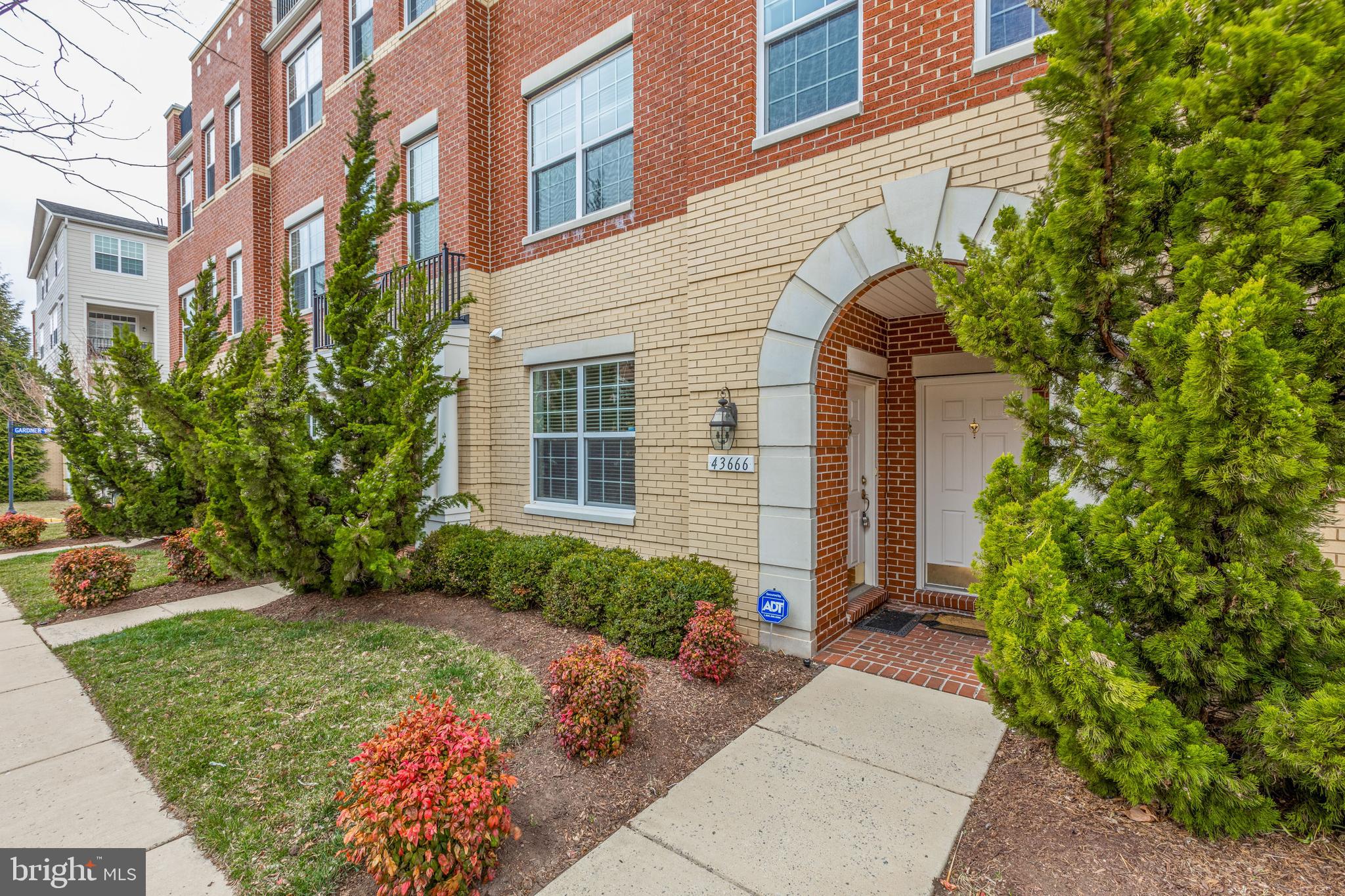 43666 McDowell Square Leesburg, VA 20176 - Photo 2 of 28