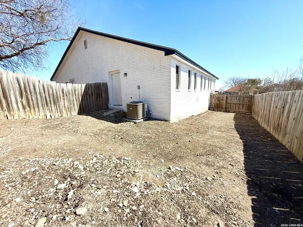 $1,250 | 509 Meadow Forge, Unit A, Converse, TX 78109