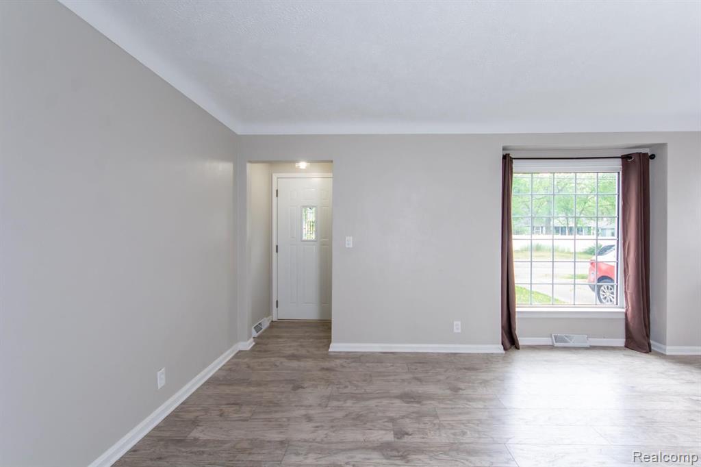 1310 Miller Road Kalamazoo, MI 49001 - Photo 3 of 32