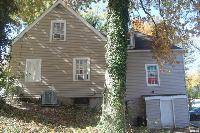 $80,000 | 502 West Freeman Street, Unit 1, Carbondale, IL 62901