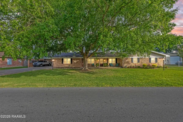 $379,000 | 218 Fairway Drive, Crowley, LA 70526