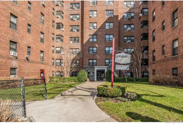 $149,000 | 2 Fisher Drive, Unit 102, Mount Vernon, NY 10552