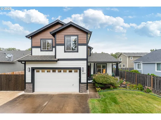a view of a house with a yard and plants