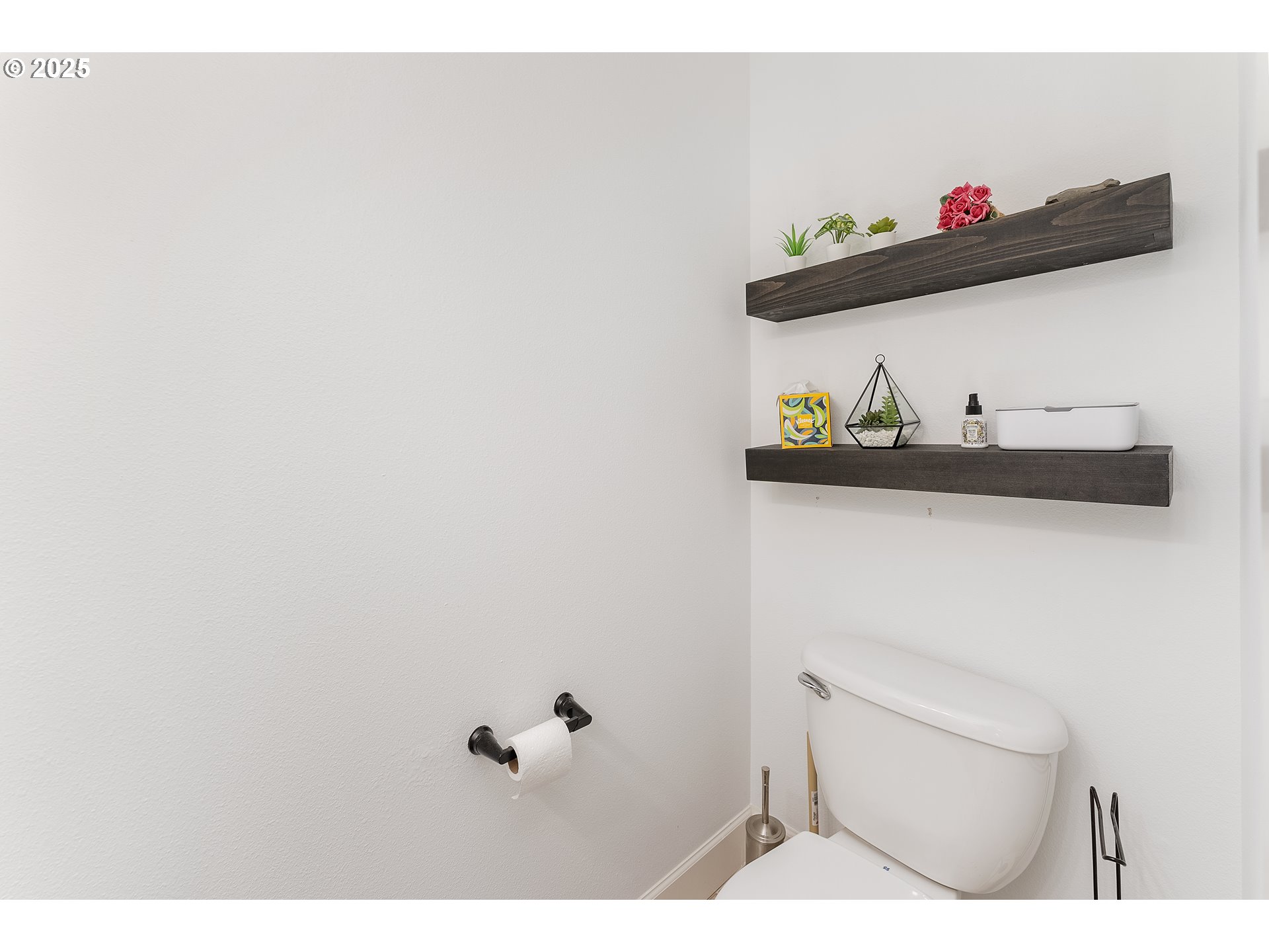2264 Equestrian Loop South Salem, OR 97302 - Photo 15 of 34 a bathroom with a toilet and a mirror