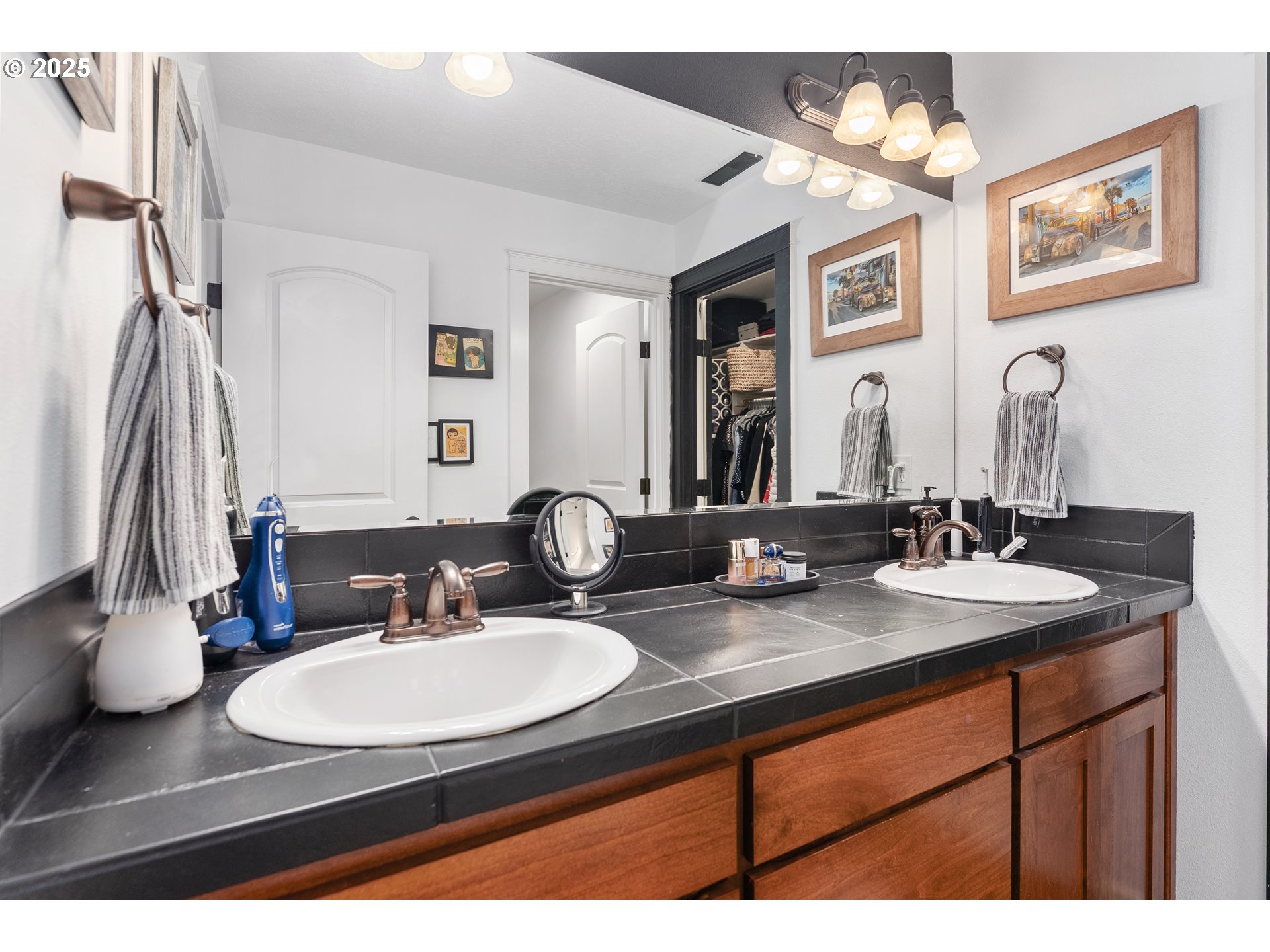 2264 Equestrian Loop South Salem, OR 97302 - Photo 19 of 34 a bathroom with double vanity sinks and a mirror