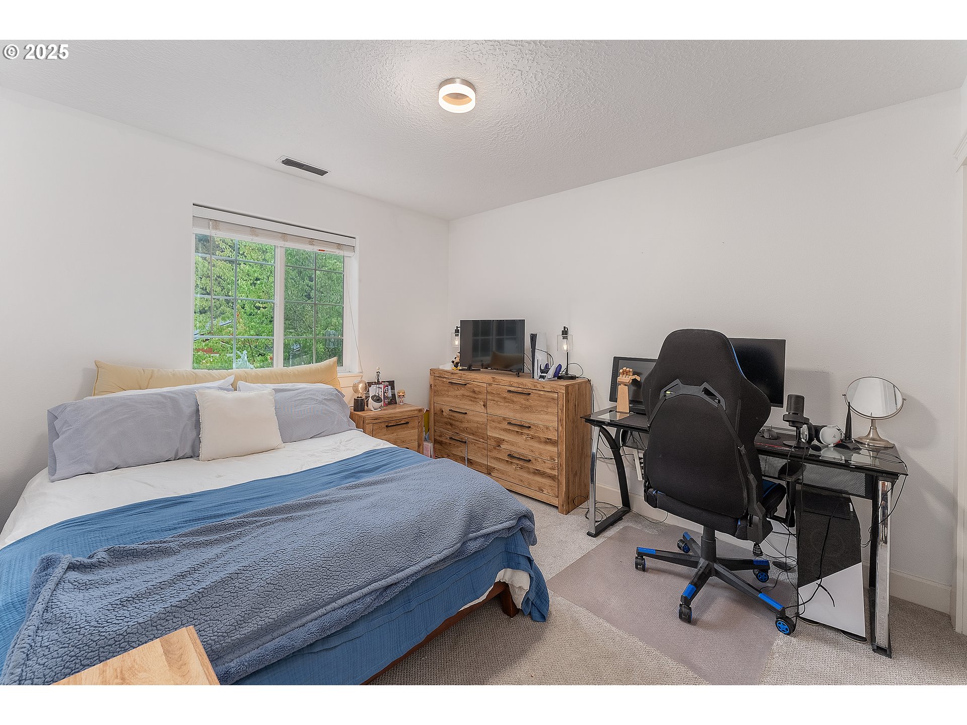 2264 Equestrian Loop South Salem, OR 97302 - Photo 21 of 34 a bedroom with a bed and a desk