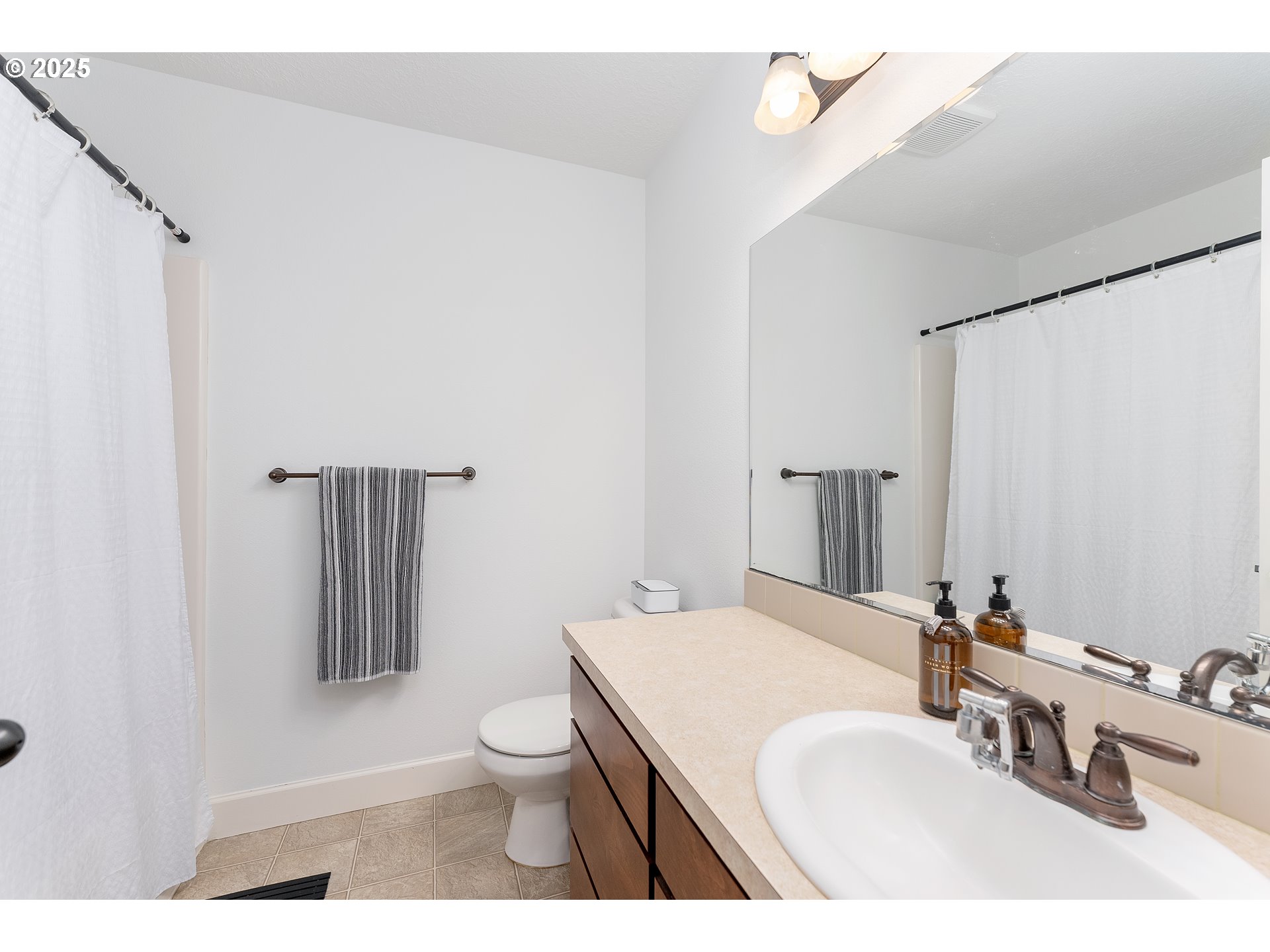 2264 Equestrian Loop South Salem, OR 97302 - Photo 23 of 34 a bathroom with a sink toilet and shower