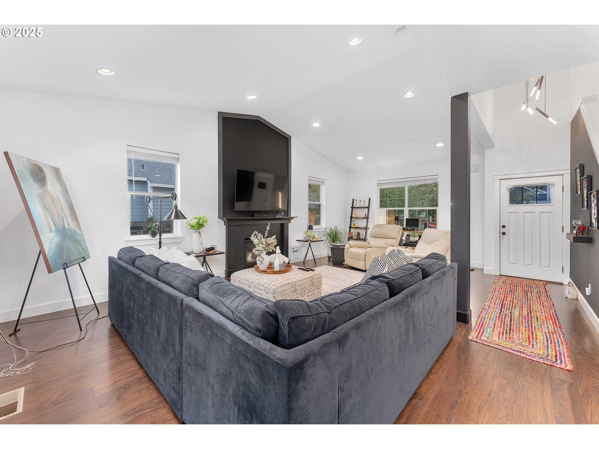 2264 Equestrian Loop South Salem, OR 97302 - Photo 6 of 34 a living room with furniture and a flat screen tv
