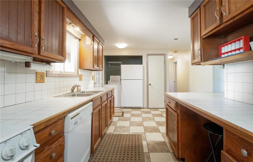 151 Alpine Road Dillon, CO 80435 - Photo 11 of 30 a kitchen with a sink stove and cabinets