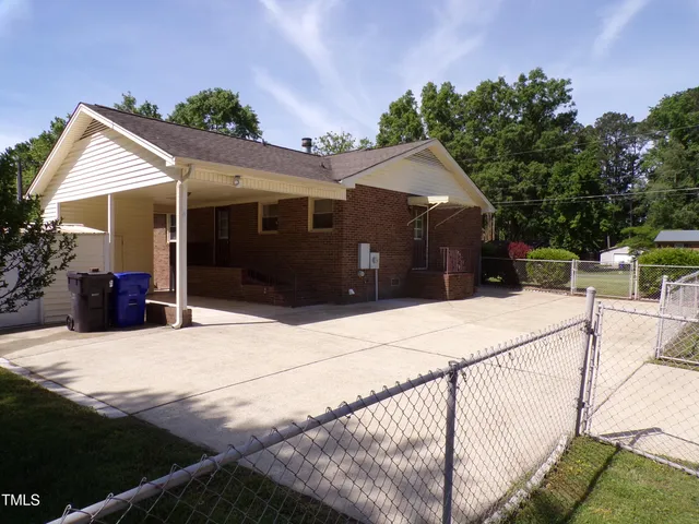 a view of a house with a garage