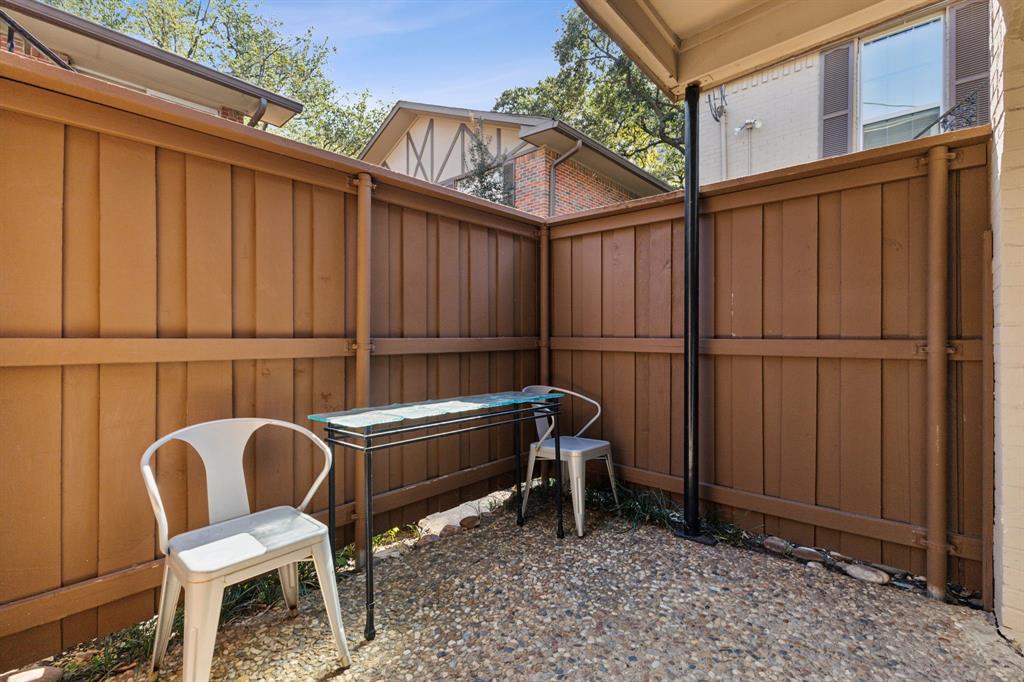 4207 Avondale Avenue, Unit 106 Dallas, TX 75219 - Photo 8 of 11 a backyard of a house with table and chairs