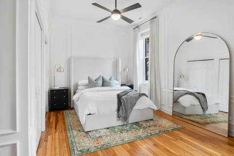 $480,000 | 618 West Barry Avenue, Unit 2, Chicago, IL 60657