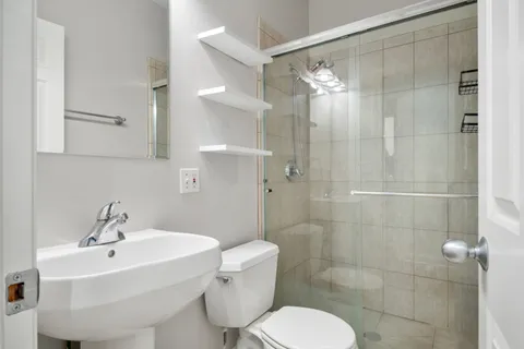 $480,000 | 618 West Barry Avenue, Unit 2, Chicago, IL 60657